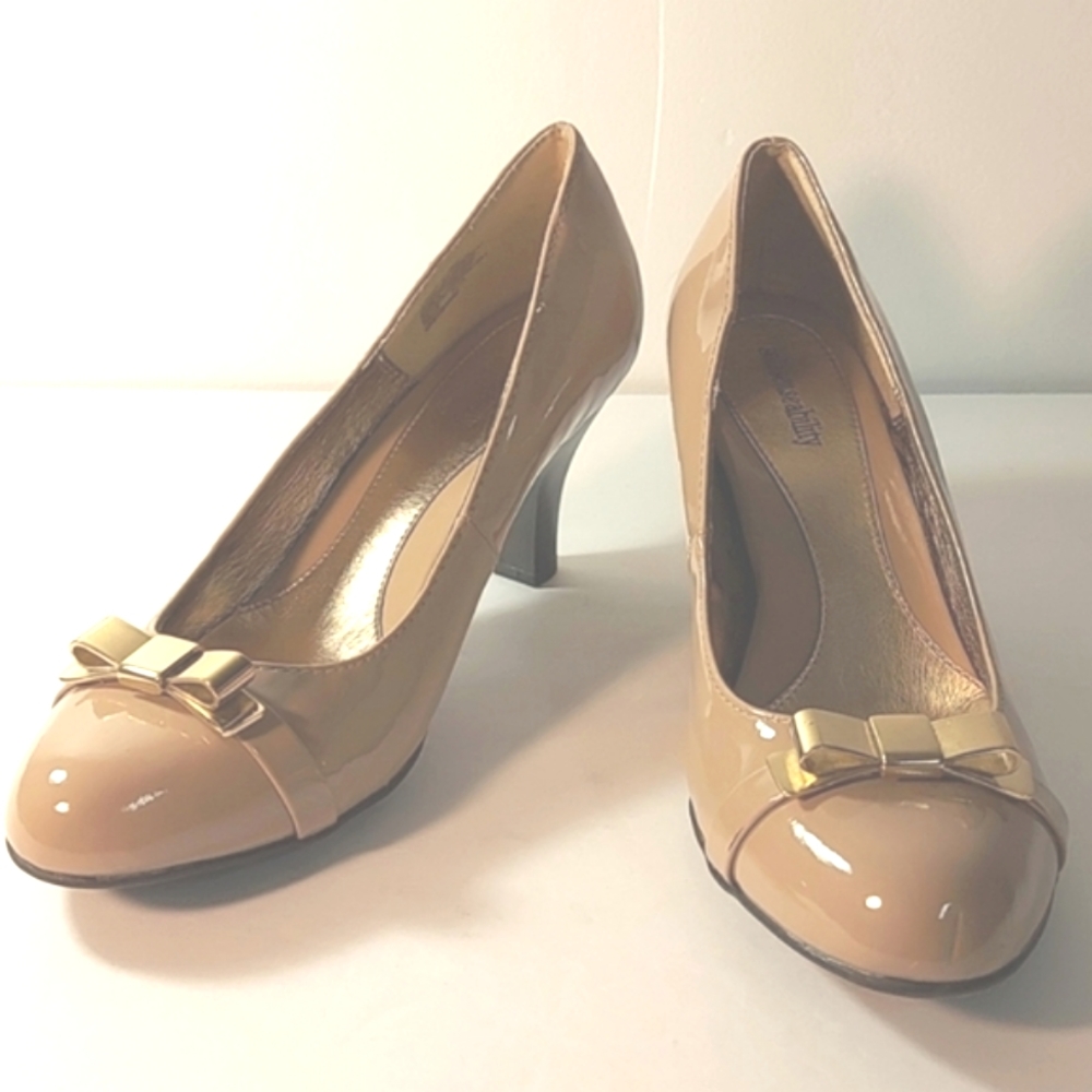 3 for $25-'Sole Sense Ability' Retro 60's Style Shoes with Kitten Heels, Size 8M